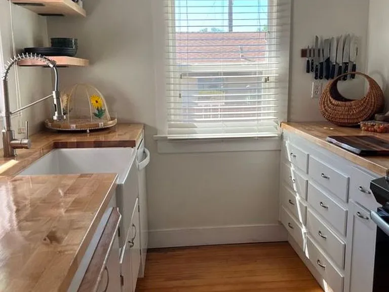 2118 Vine St — Photo 3