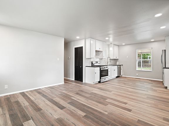 5th image of 4855 N Kenyon Dr