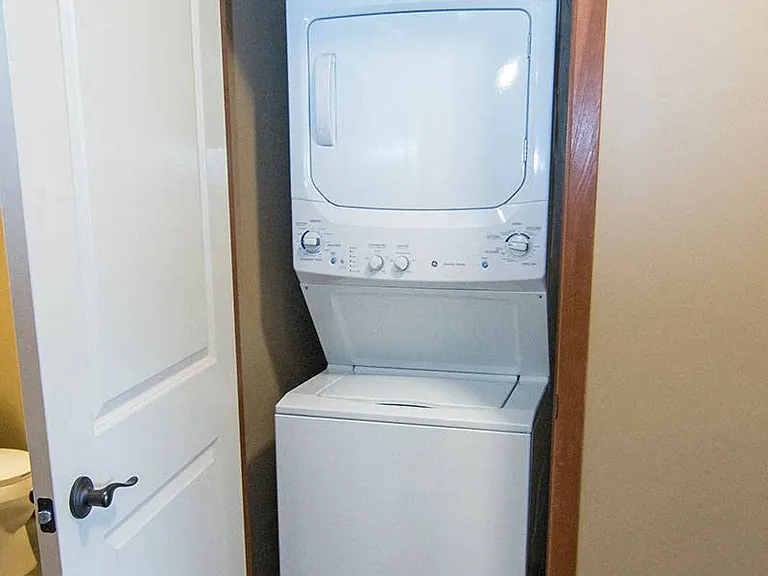 The Flats at 84 — Photo 99