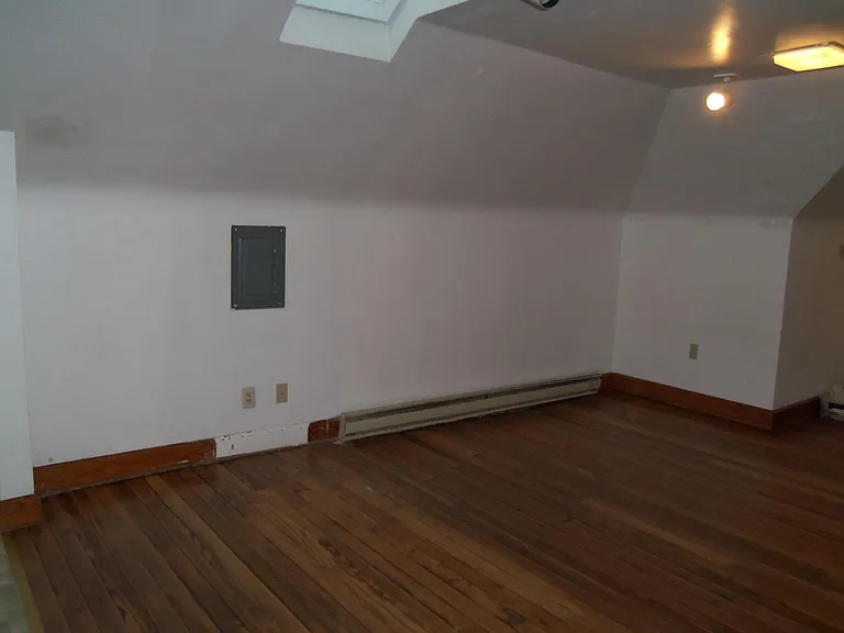 718 E 8th St #1/2 — Photo 8