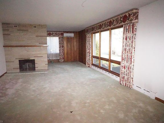 4th image of 1393 N Lincoln Ave