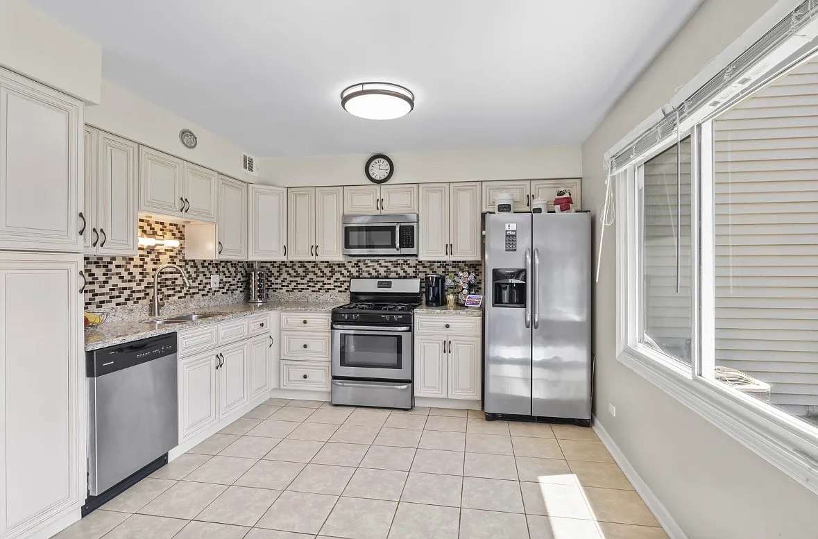 2 bed, 1.5 bath, 1350 sqft, $2,550 — Photo 4