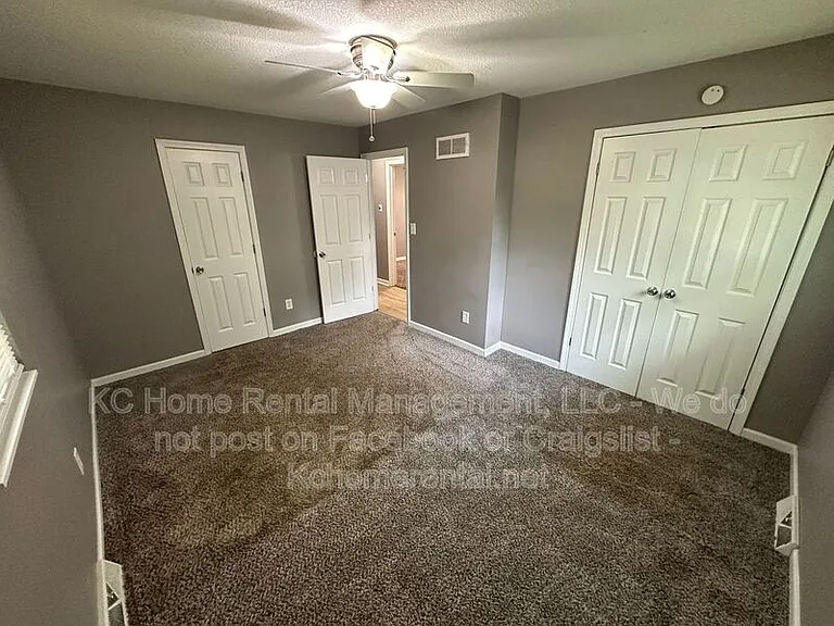 424 NE Lakeview Dr — Photo 14
