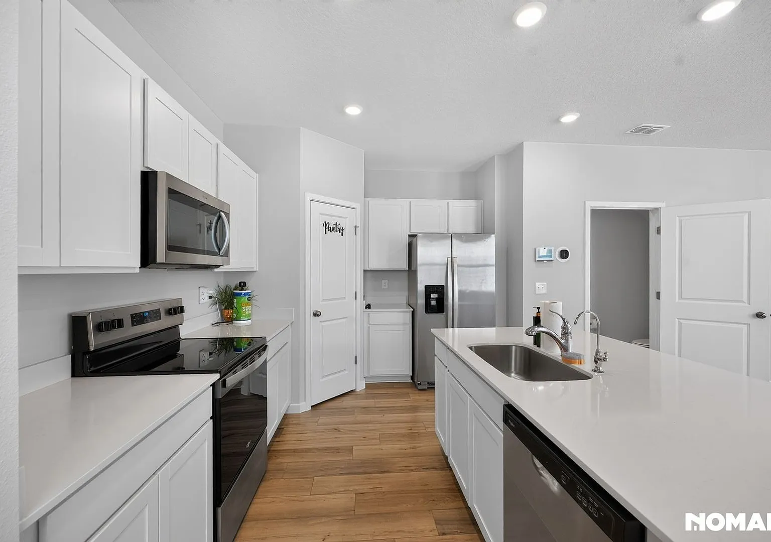 Charming 3BR Townhome in Jacksonville — Photo 4