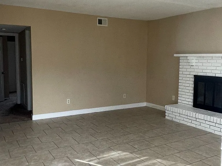 295 E Chris Dr — Photo 6