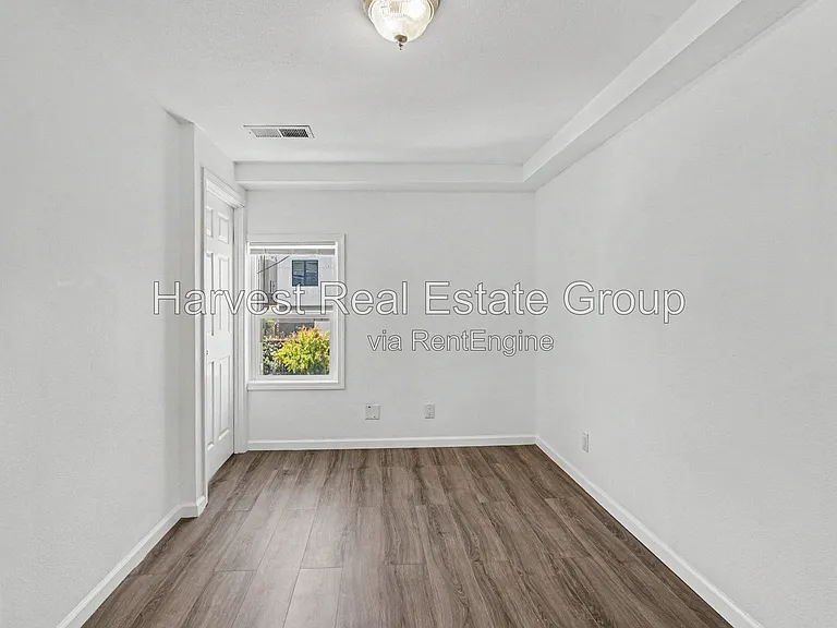 812 Chester St — Photo 14