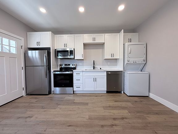 2nd image of 440 Denby St #1