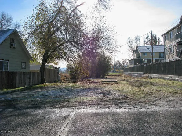 1308 E Spruce St, Yakima, WA 98901