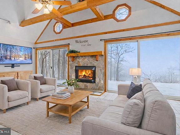 5th image of 453 Lost Valley Rd