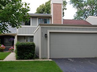 634 Glacier Trl, Roselle, IL 60172