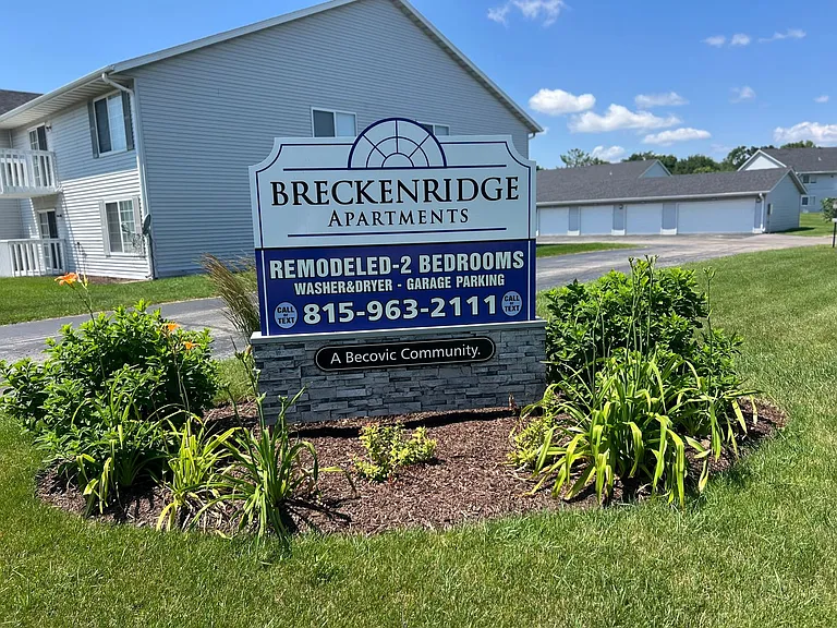 Breckenridge Rockford Apartments — Photo 37