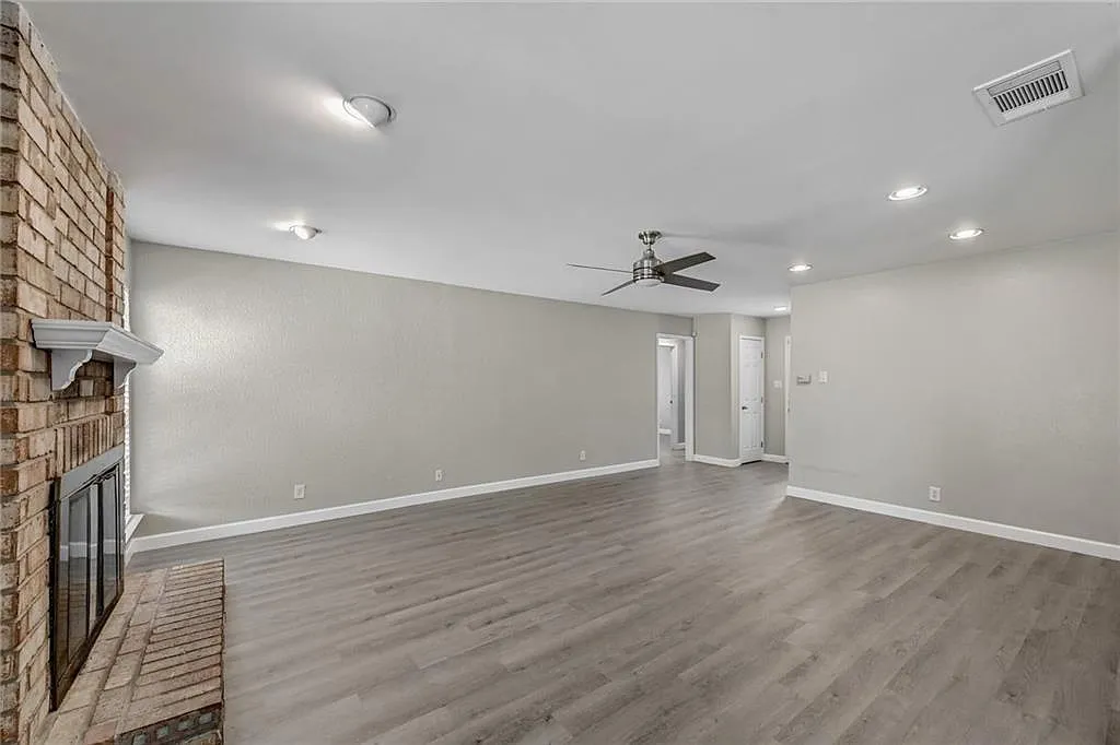 3 bed, 2.0 bath, 1354 sqft, $1,875 — Photo 4