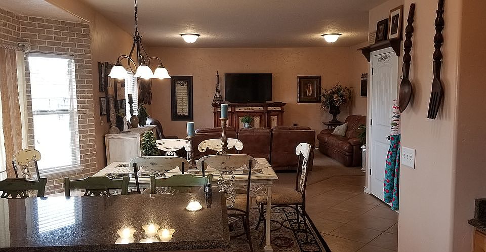 1st image of 706 W Aspen Hills Blvd