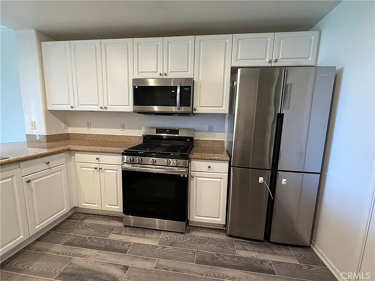 2250 Watermarke Pl — Photo 38