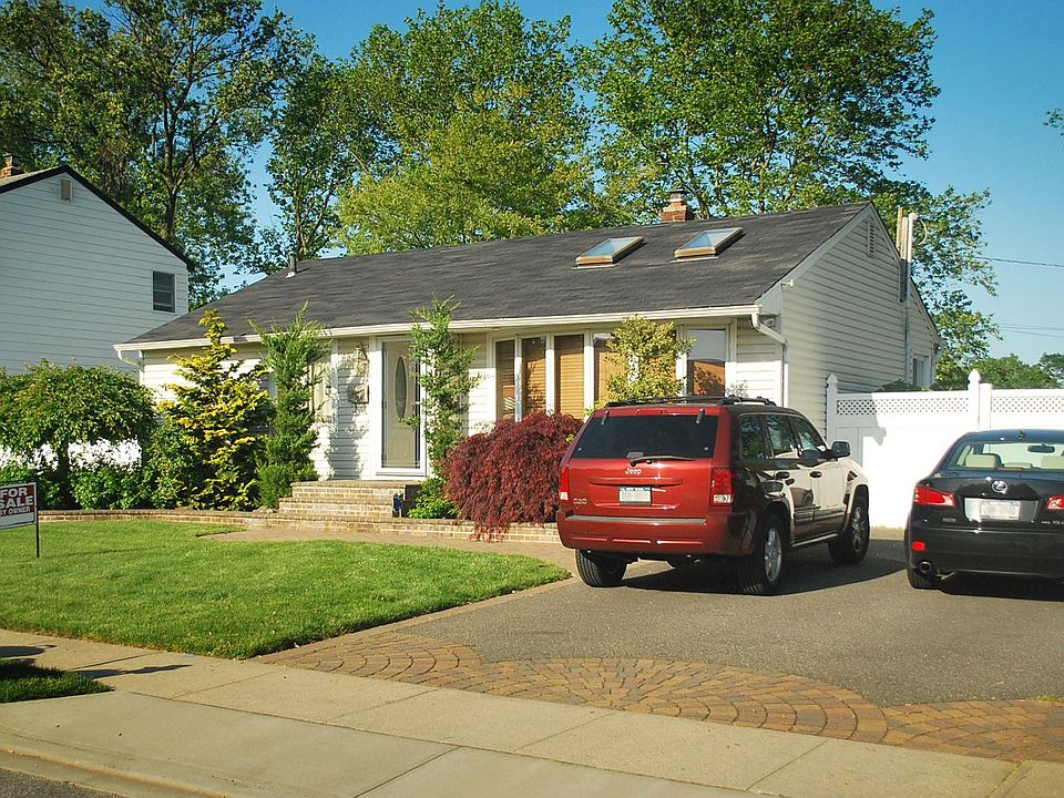 1st image of 90 Cambridge Dr