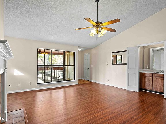 3rd image of 1004 WOOD HILL Place #1004
