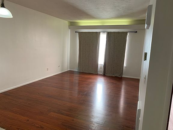 3rd image of 185 Athol Ave #27