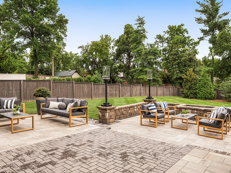 3718 Woodlawn Dr — Photo 55