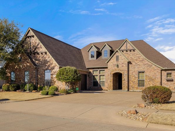 2307 Bordeaux Dr, Granbury, TX 76048