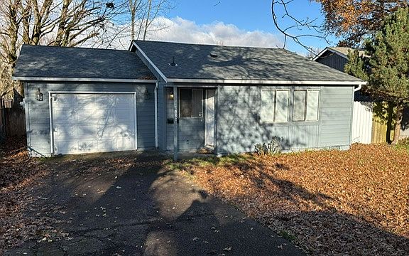2nd image of 2429 NE Saratoga St #2429