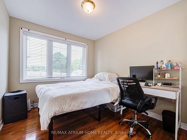 134 Fairglen Ave — Photo 24