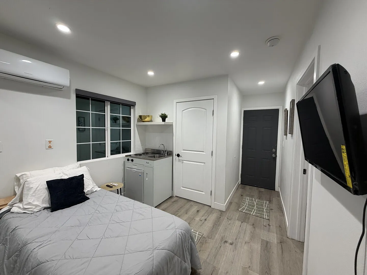 Private Fully Fenced Backyard, 2 Bedroom 2 Bathroom near Culver City — Photo 3