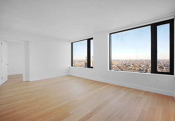 3rd image of 10 City Pt APT 47D