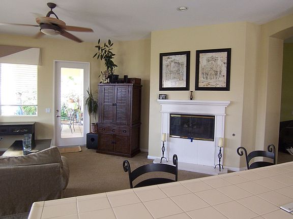 Dual-sided fireplace