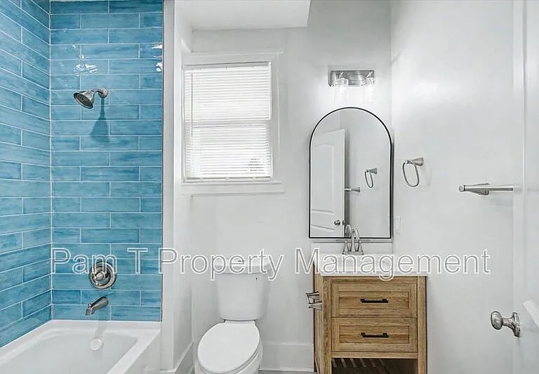 615 W 39th St #A — Photo 14