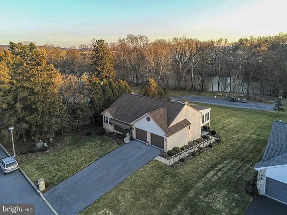 3rd image of 4008 River Rd