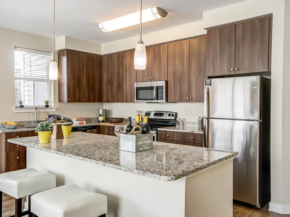 Avalon Laurel — Photo 3