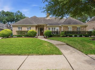 15123 Greenleaf Ln, Houston, TX 77062