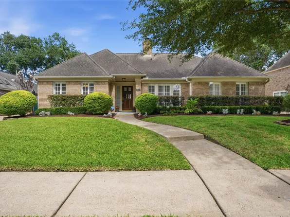 15123 Greenleaf Ln, Houston, TX 77062