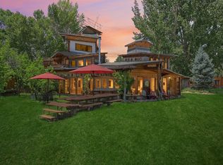 627 Boyer Ln, Taos, NM 87571