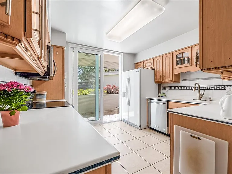615 10th Ave NE #1 — Photo 17
