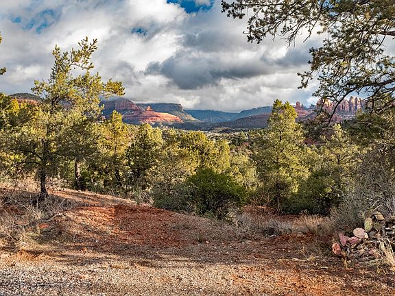 2nd image of 150 Chimney Rock Trl