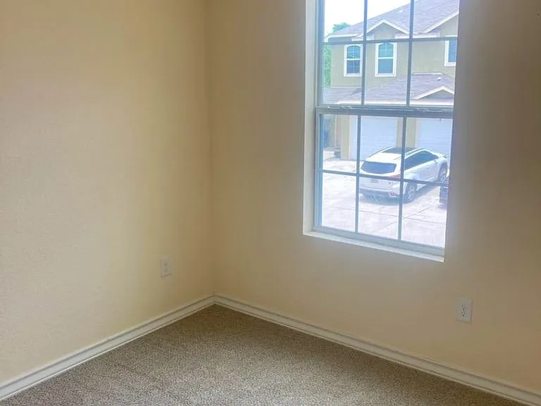 6335 Melanzane Ave — Photo 6