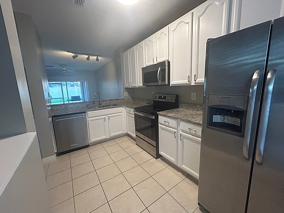 3rd image of 612 Chelsea Dr