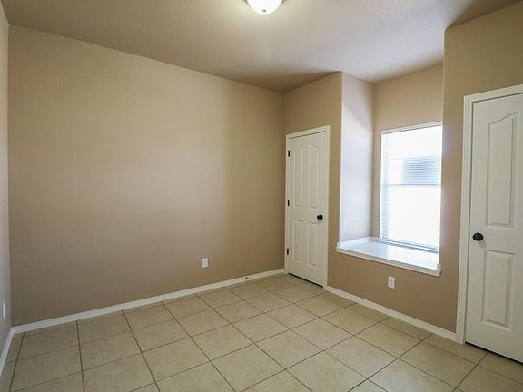 4th image of 864 Maple Park Ave