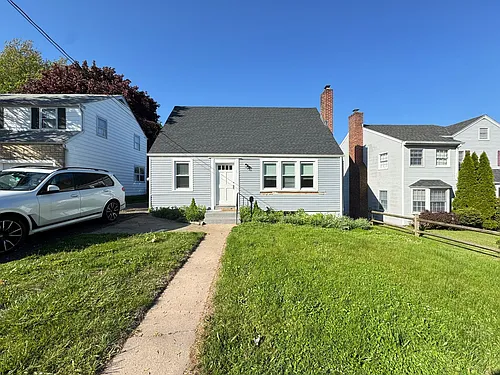 141 Laurel St Photo 1