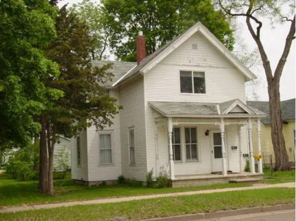 612 E Howard St, Winona, MN 55987