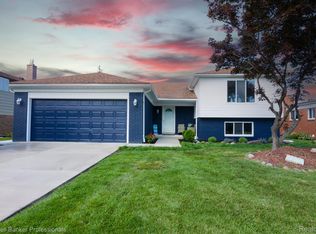 35707 Candlewood Dr, Sterling Heights, MI 48312
