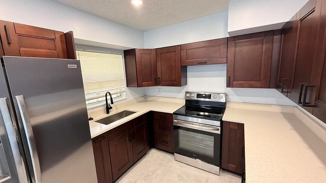 3 bed, 1.0 bath, 1440 sqft, $2,200 — Photo 3