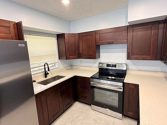 3rd image of 928 Fra Mar Pl APT A