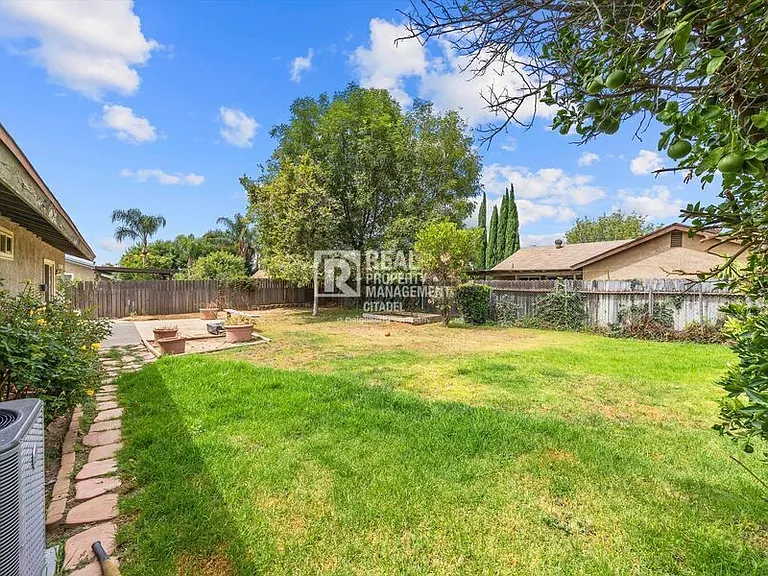 7970 Cambridge Ave — Photo 13