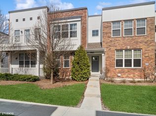 961 Times Square Dr, Aurora, IL 60504