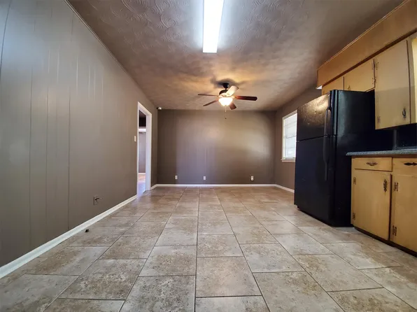 206 S Eubanks St, Tom Bean, TX 75491