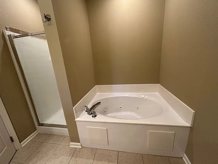 5204 Easton Ln — Photo 18
