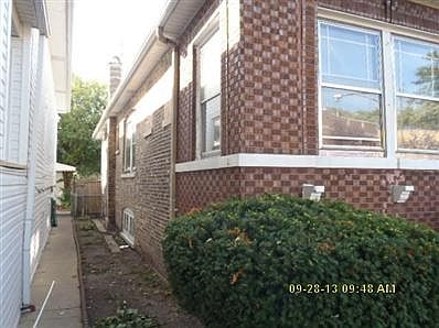 3rd image of 4947 W Wrightwood Ave