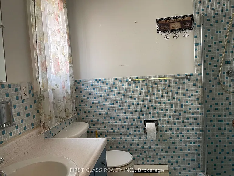 251 Scott Ave — Photo 11